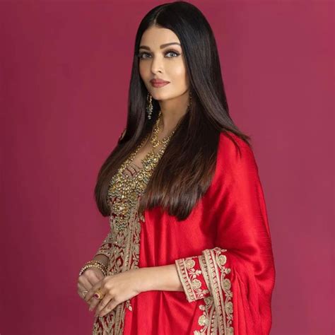 6 best Aishwarya Rai festive looks: A blend of tradition and glamour.